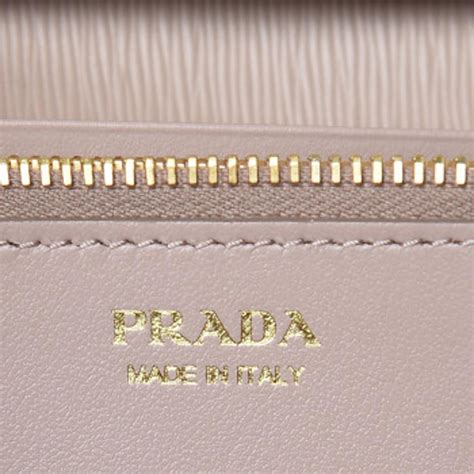 prada cipria vitello wallet